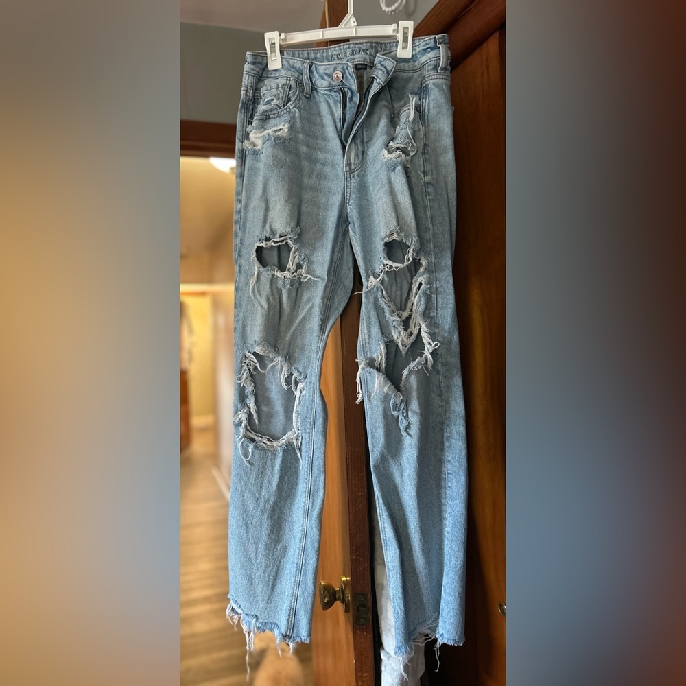 American Eagle Outfitters High Rise Blue Jeans with Distressed Details
